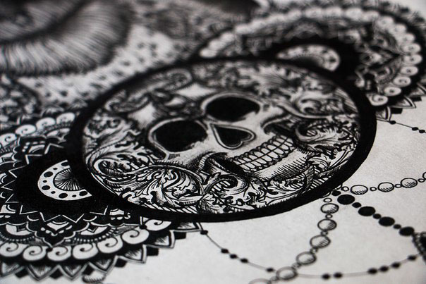 A black and white picture of a skull